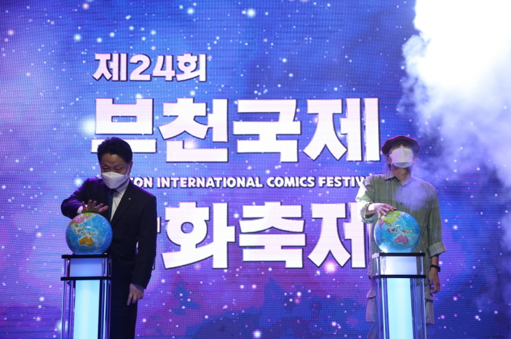 3. 제24회 부천국제만화축제 개막선언(좌. 장덕천 부천시장, 우. 김형배 축제운영위원장).JPG 3. 제24회 부천국제만화축제 개막선언(좌. 장덕천 부천시장, 우. 김형배 축제운영위원장).JPG