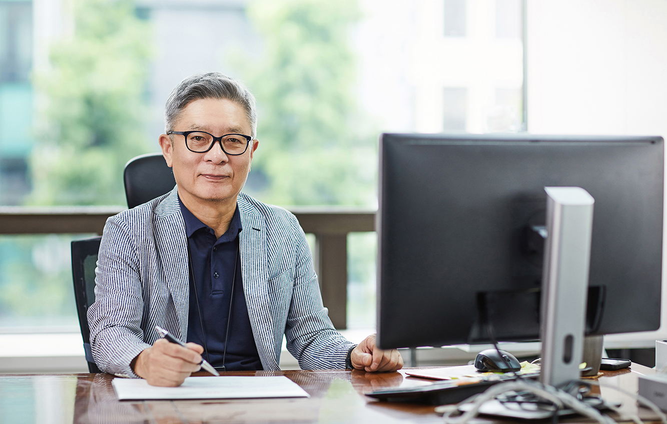 김영훈 대표이사 사진.jpg 김영훈 대표이사 사진.jpg