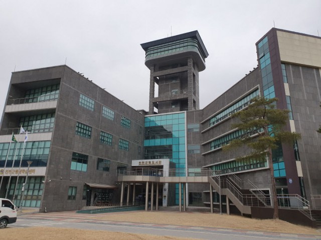 진천군립도서관 전경.jpg