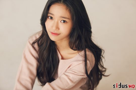 송채윤.jpg