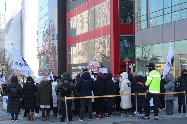 [실시간 뉴스] 레진 불공정 행위 규탄 시위